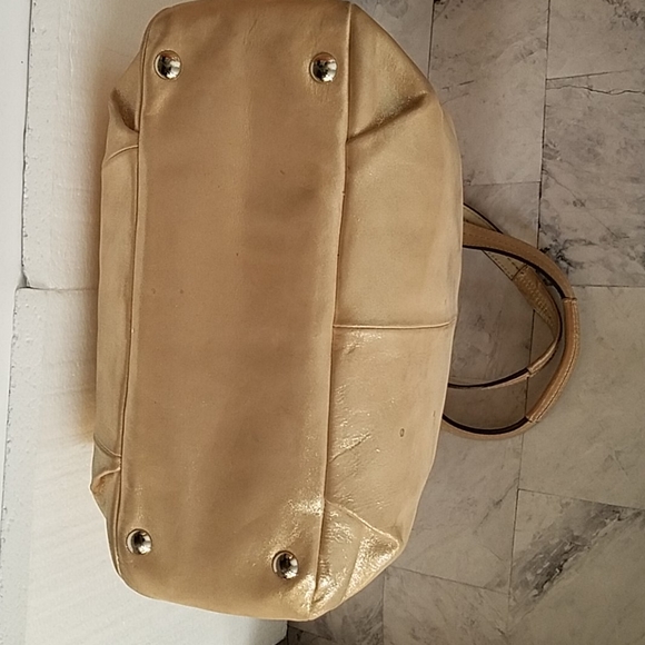 Gold Coach handbag - Picture 5 of 9